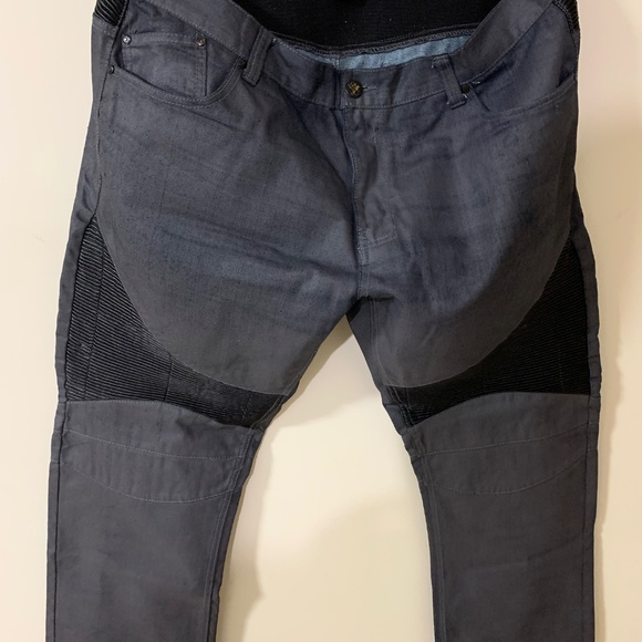 Men’s Gray Jeans Pants - Picture 2 of 4